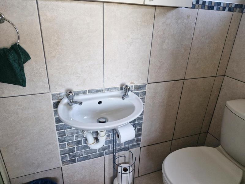 2 Bedroom Property for Sale in Loevenstein Western Cape